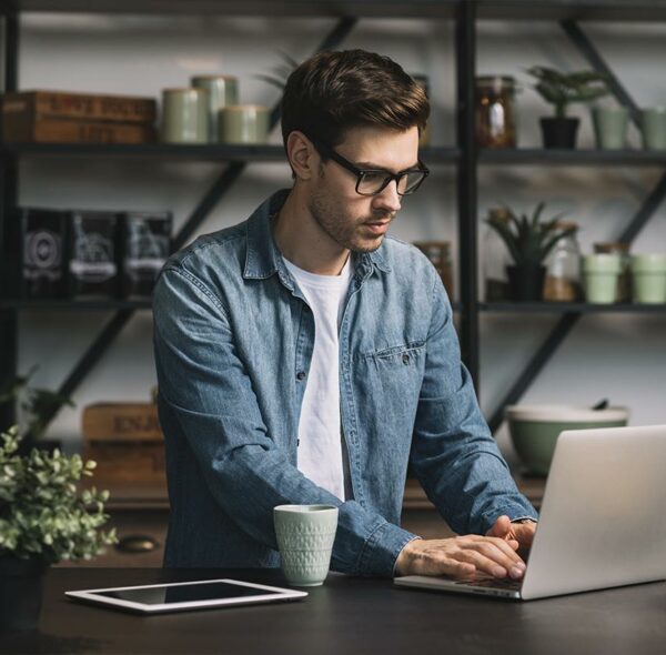 A Unique Analog-Hybrid Monophonic Synthesizer